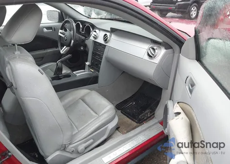 2006 Ford Mustang V6 z USA, uszkodzony, nr VIN 1ZVHT80N965127813